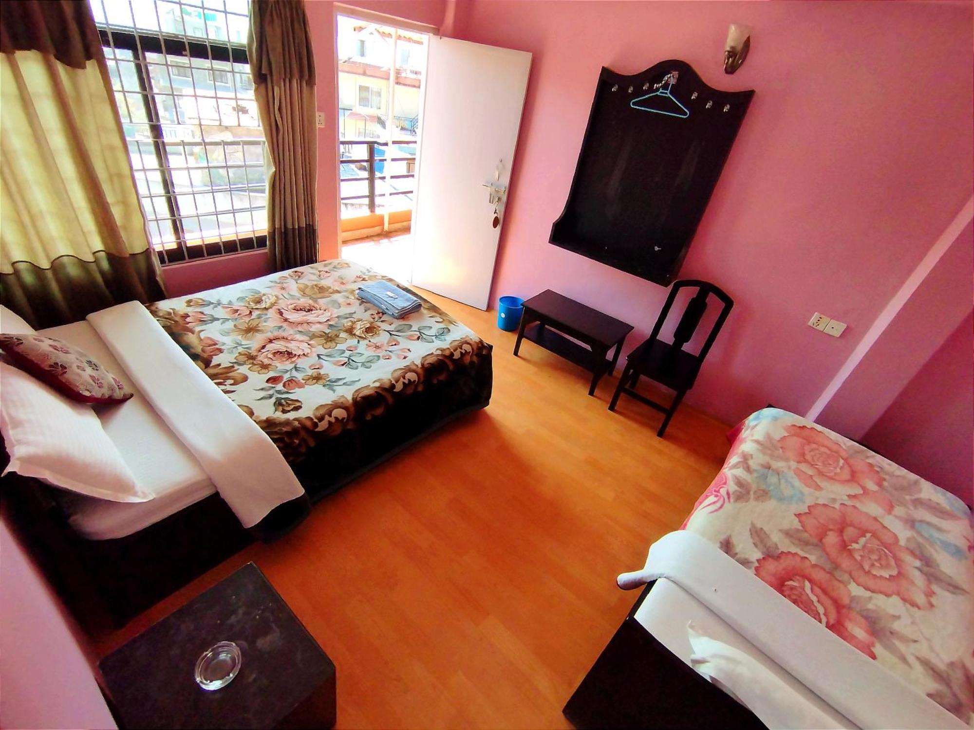 Hotel Santana Pokhara Room photo